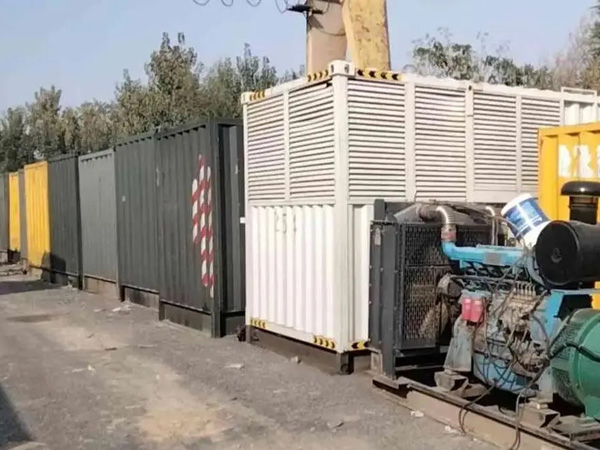 聊城200KW柴油发电机机组每小时油耗是多少？